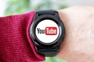 Wear OSのスマートウォッチでYouTubeを見る方法！